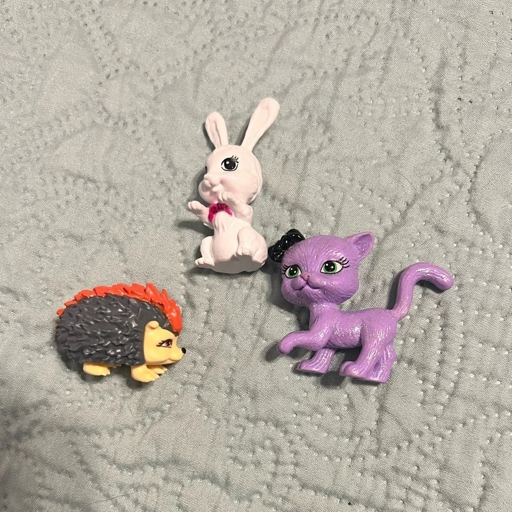 3 little figurines Polly pocket purple cat, Barbie bunny, monster high hedgehog
